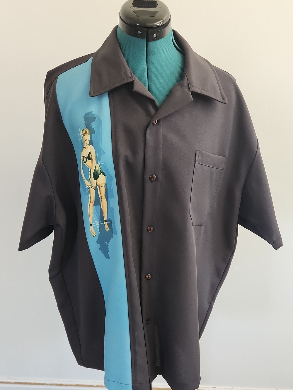 💈Steady Xl Men's Grey Short-Sleeve Button-Up Shirt with Blue Pinup Panel